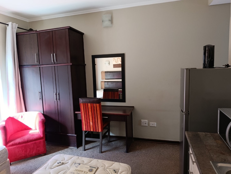 To Let 1 Bedroom Property for Rent in Vredenhof Sh Free State